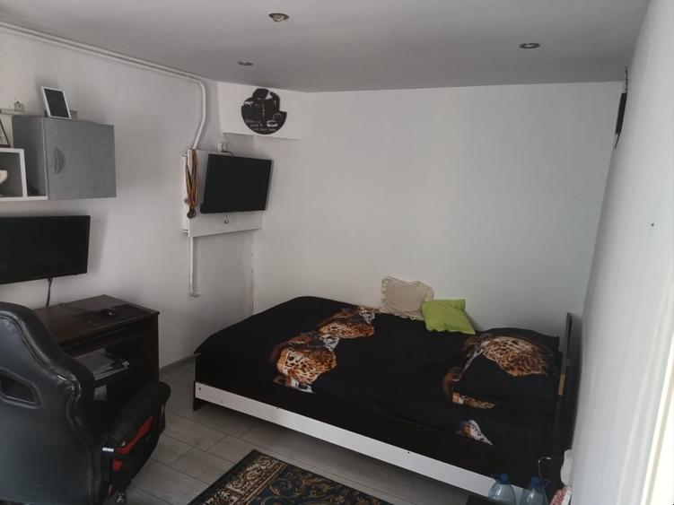Casă individuală cu 5 camere cu Canalizare în Central