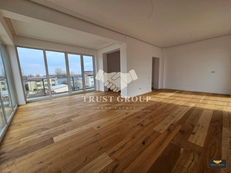 Penthouse cu 3 camere decomandat în Barbu Văcărescu