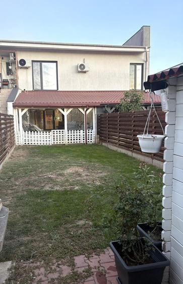 Casă cu 3 camere în Dumbrăvița