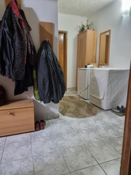 Apartament cu 4 camere decomandat, mobilat în Nicolina