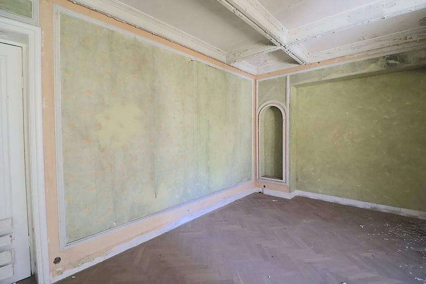 Casă cu 24 camere cu Garaj în Universitate