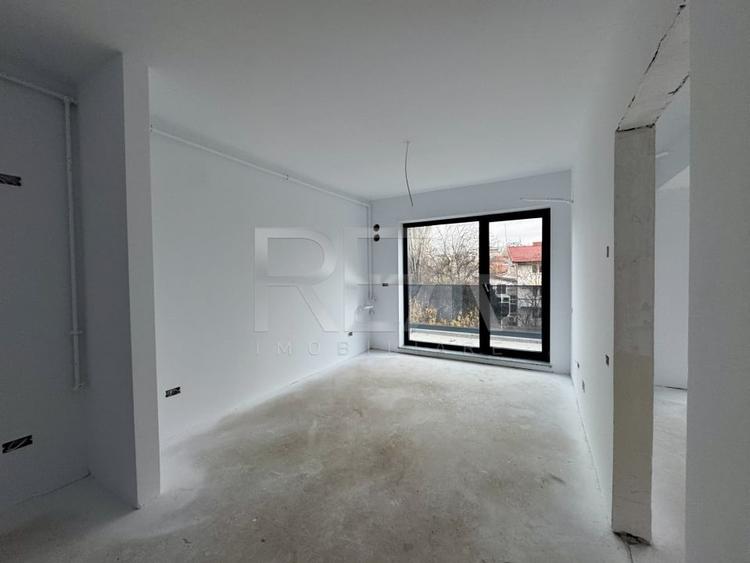 Apartament cu 2 camere semidecomandat în Matei Voievod