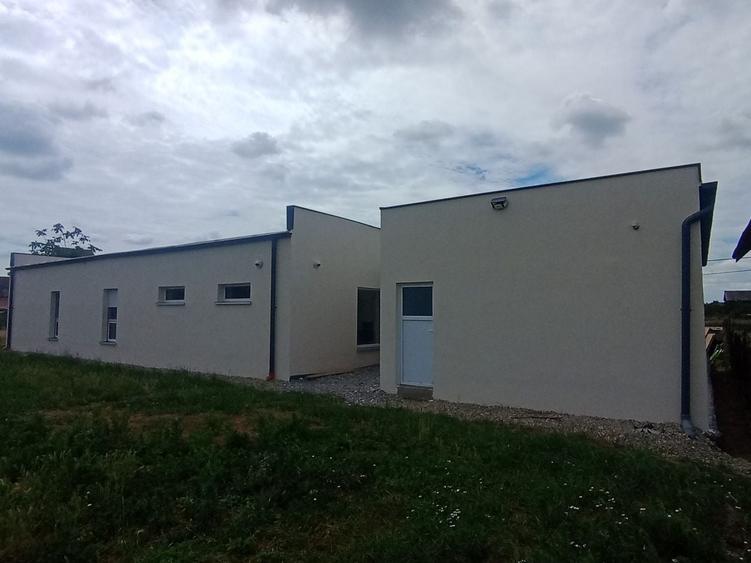 Casă cu 4 camere în Nojorid