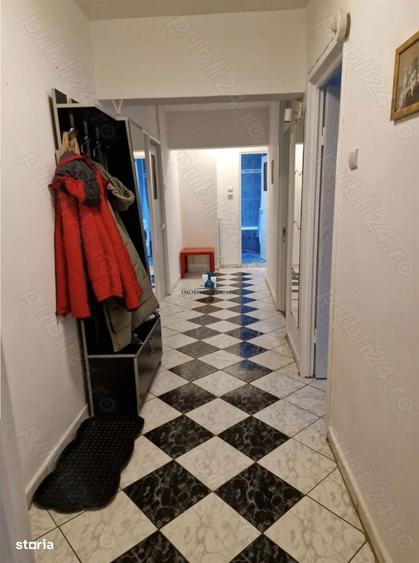 Apartament cu 3 camere decomandat, mobilat în Berceni