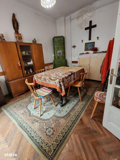 Casă cu 7 camere cu Teren 65 Mp în Centrul Civic