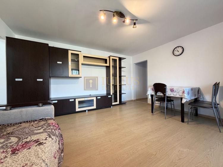 Apartament cu 3 camere semidecomandat, mobilat în Girocului