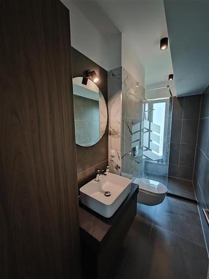 Apartament cu 3 camere decomandat, mobilat în Tractorul