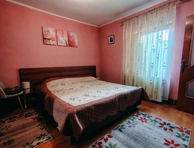Casă individuală cu 5 camere cu Canalizare în Km 5