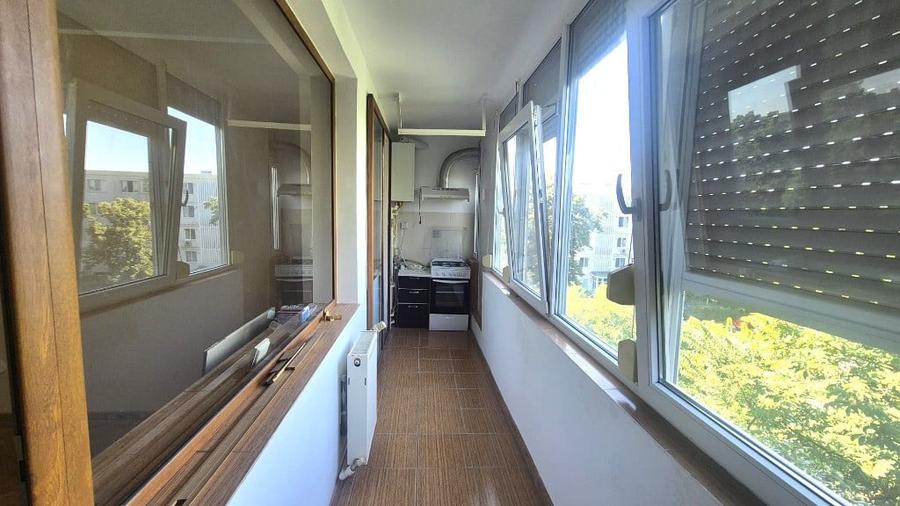 Apartament cu 3 camere semidecomandat în Vest