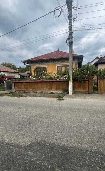Casă cu 3 camere în Bunești