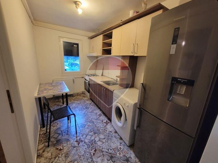 Apartament cu 2 camere semidecomandat, mobilat în Berceni