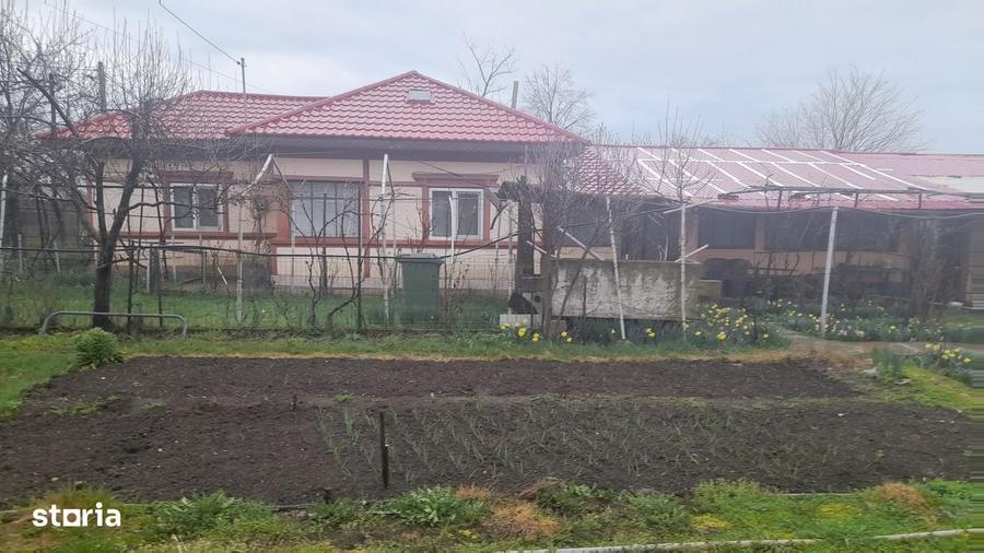 Casă cu 4 camere cu Teren 1760 Mp în Măldăeni