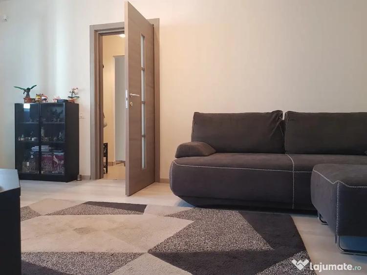 Apartament cu 2 camere semidecomandat în 1 Mai