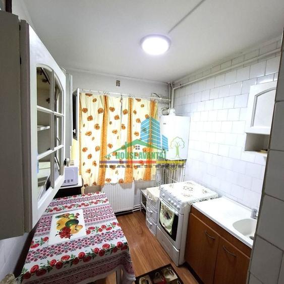 Apartament cu 3 camere semidecomandat în Gară
