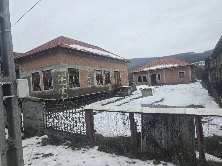 Casă cu Teren 1724 Mp în Central