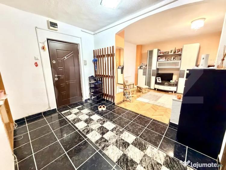 Apartament cu 3 camere decomandat în Central