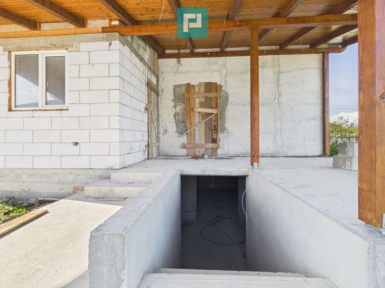 Casă individuală cu 5 camere cu Canalizare în Șiria