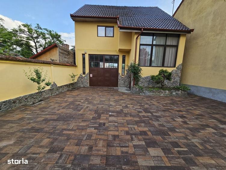 Casă cu 4 camere cu Teren 300 Mp în Central