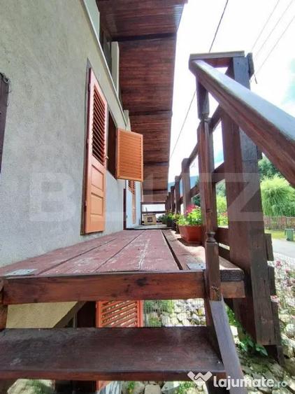 Casă cu 7 camere cu Teren 440 Mp în Poiana