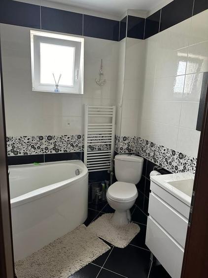 Apartament cu 3 camere decomandat în Lotrioara