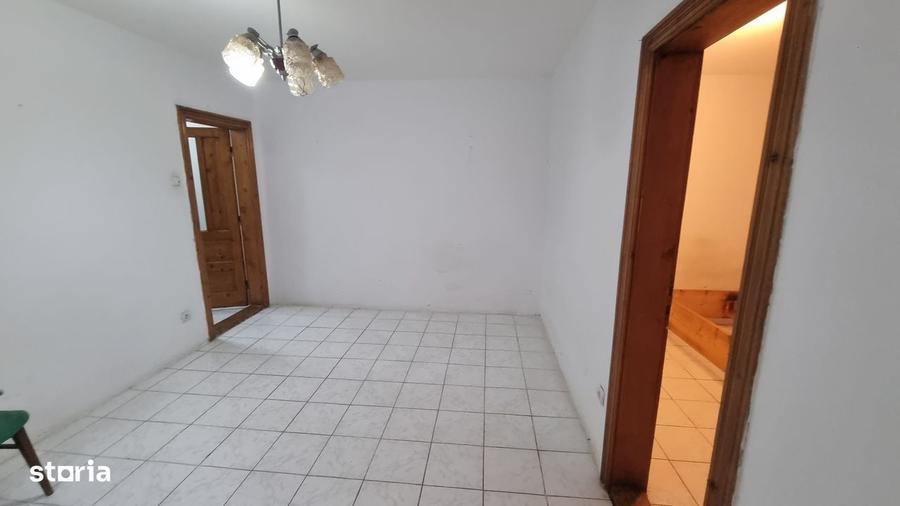 Apartament cu 2 camere nedecomandat în Nufărul