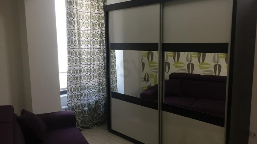 Apartament cu 3 camere semidecomandat, mobilat în Calea Călărașilor