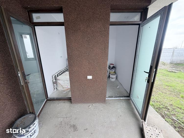 Casă cu 5 camere cu Teren 492 Mp în Glina