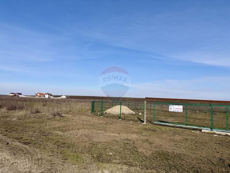 Teren Construcții intravilan de 662 mp, în Nord