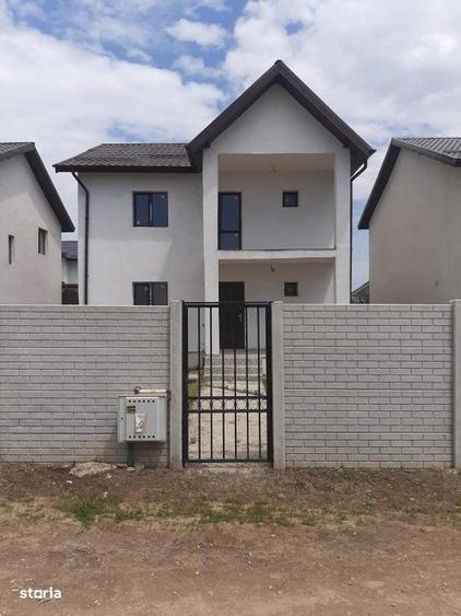Casă cu 4 camere în Vârteju