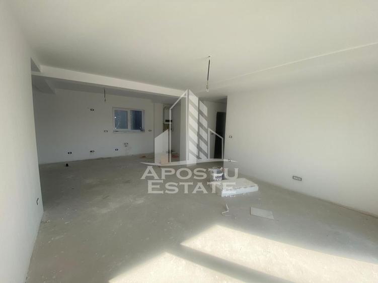 Apartament cu 3 camere semidecomandat în Mehala