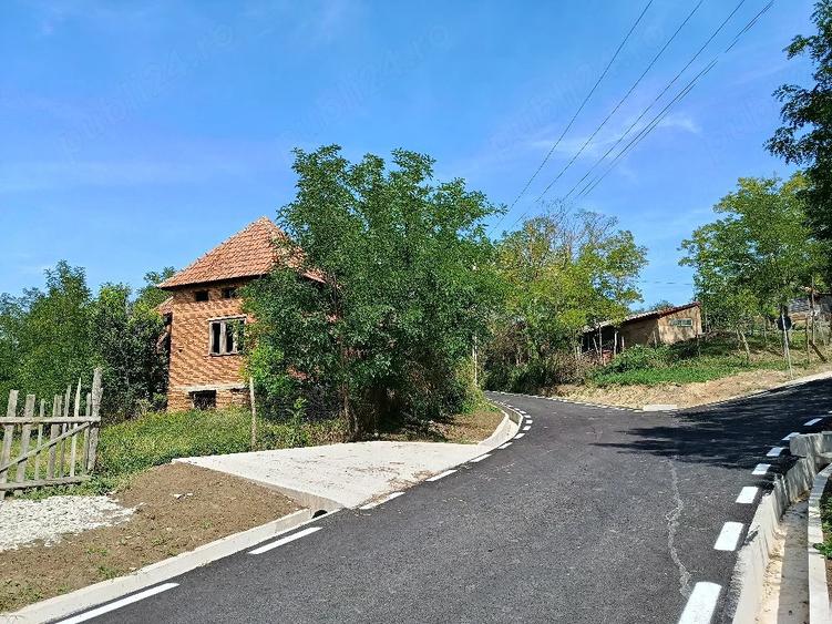 Casă cu 3 camere cu Teren 890 Mp în Central