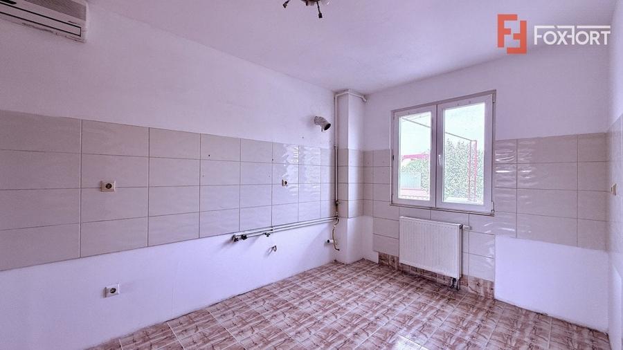 Casă individuală cu 5 camere cu Canalizare în Dumbrăvița