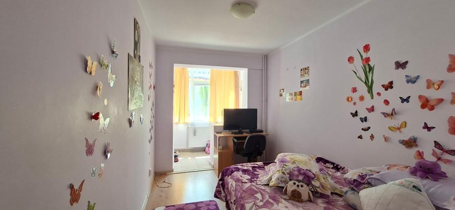 Apartament cu 3 camere în Micro 40
