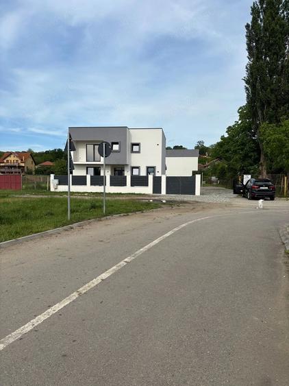 Casă cu 4 camere cu Teren 350 Mp în Exterior Vest