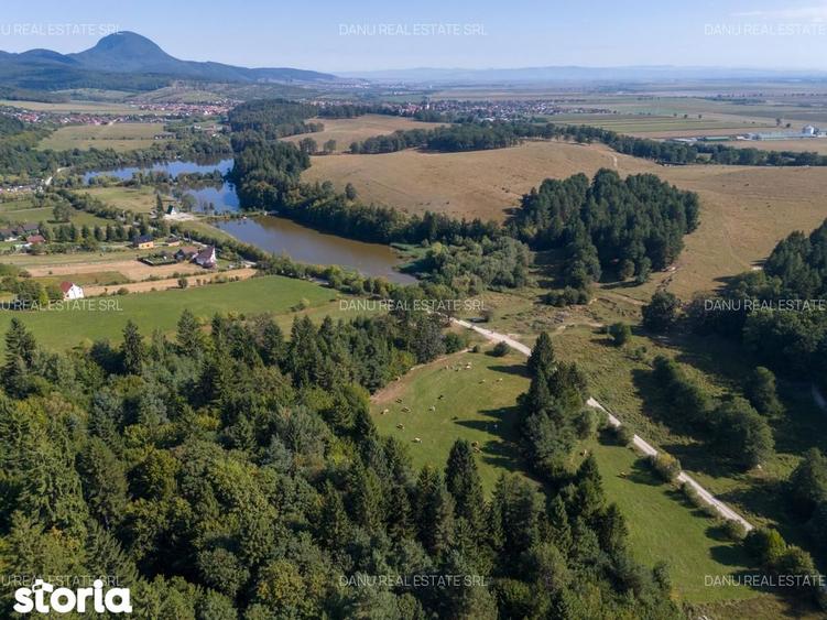 Teren de 6800 mp, în Vulcan