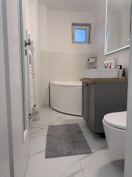 Apartament cu 3 camere semidecomandat în Pantelimon