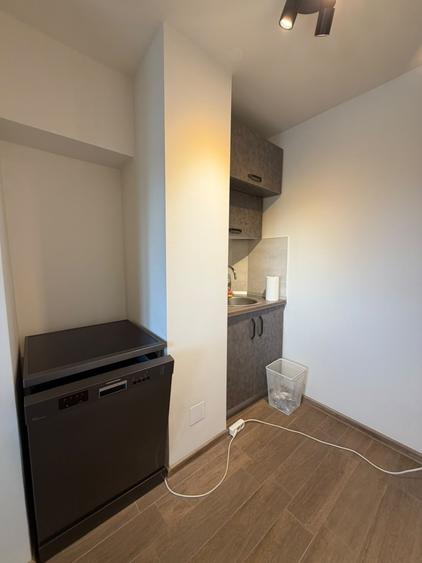 Apartament cu 4 camere semidecomandat în Unirii