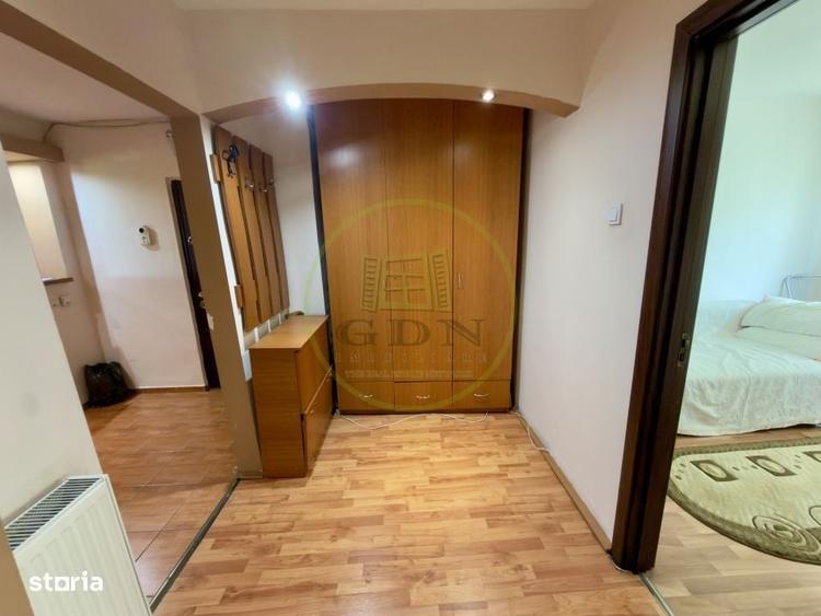 Apartament cu 3 camere decomandat în Craiovița Nouă