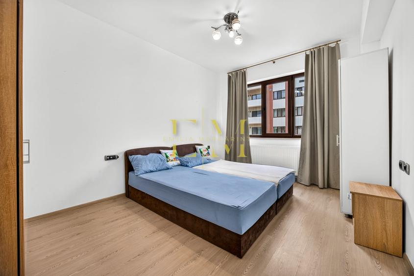 Apartament cu 3 camere decomandat în Tractorul