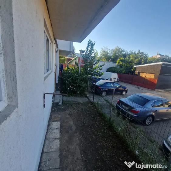 Apartament cu 2 camere decomandat în Malu Roșu