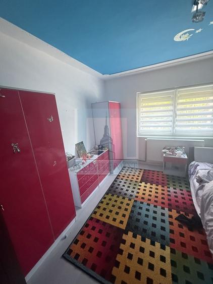 Apartament cu 3 camere decomandat în Astra