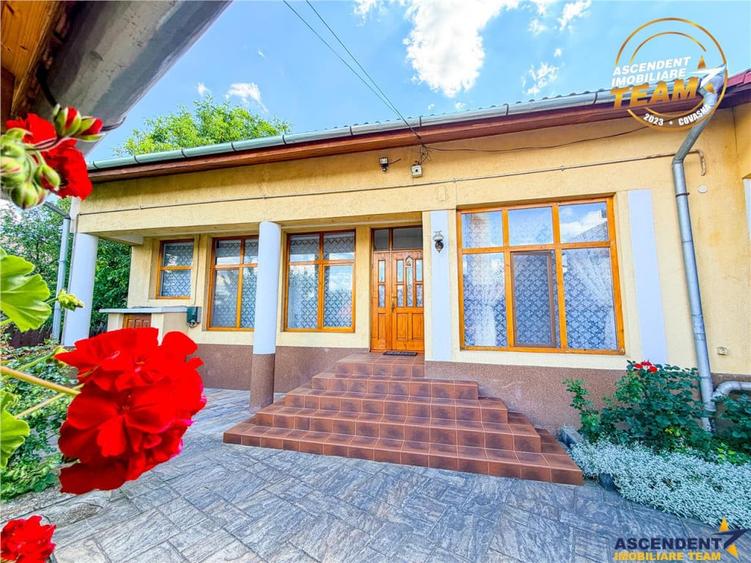 Casă cu 7 camere cu Teren 547 Mp în Central