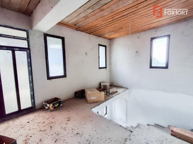 Casă individuală cu 13 camere cu Canalizare în Recaș