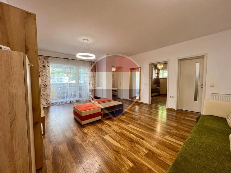 Apartament cu 3 camere semidecomandat în Piața Cluj