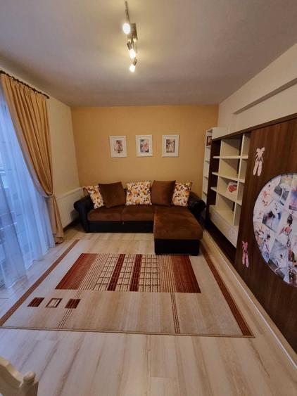 Apartament cu 3 camere decomandat în Vișan