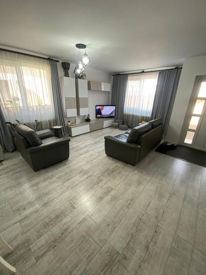 Duplex cu 3 camere cu Canalizare în Gilău