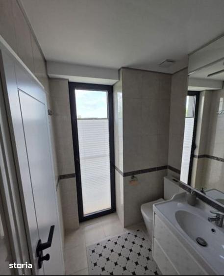Apartament cu 4 camere semidecomandat, mobilat în Central