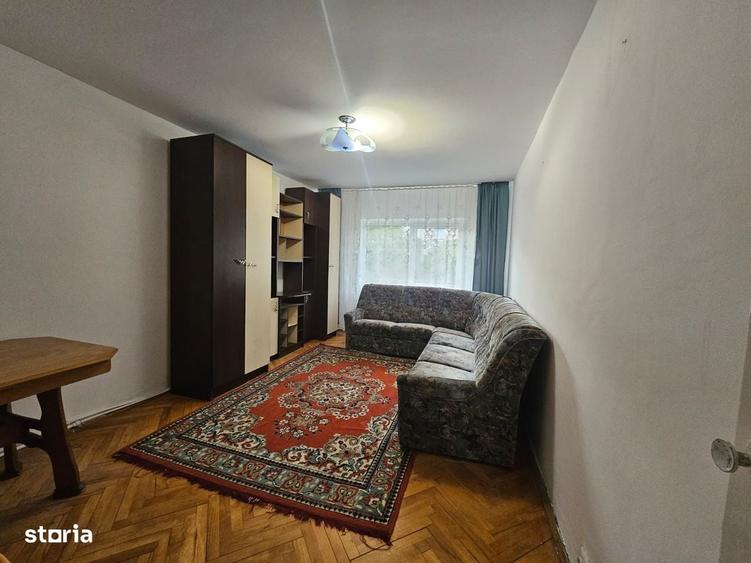 De vanzare apartament cu 2 camere, decomandat, Crisului, etaj 3 - 6