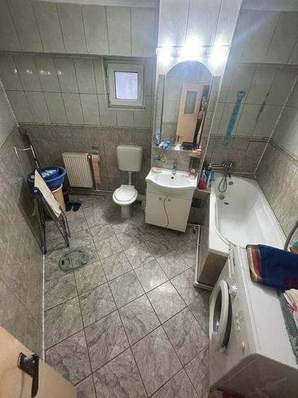 Apartament cu 3 camere decomandat în Fetești-Gară