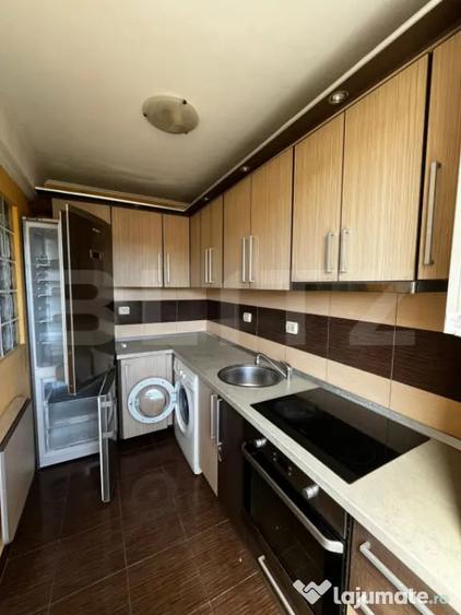 Apartament cu 3 camere semidecomandat în Central